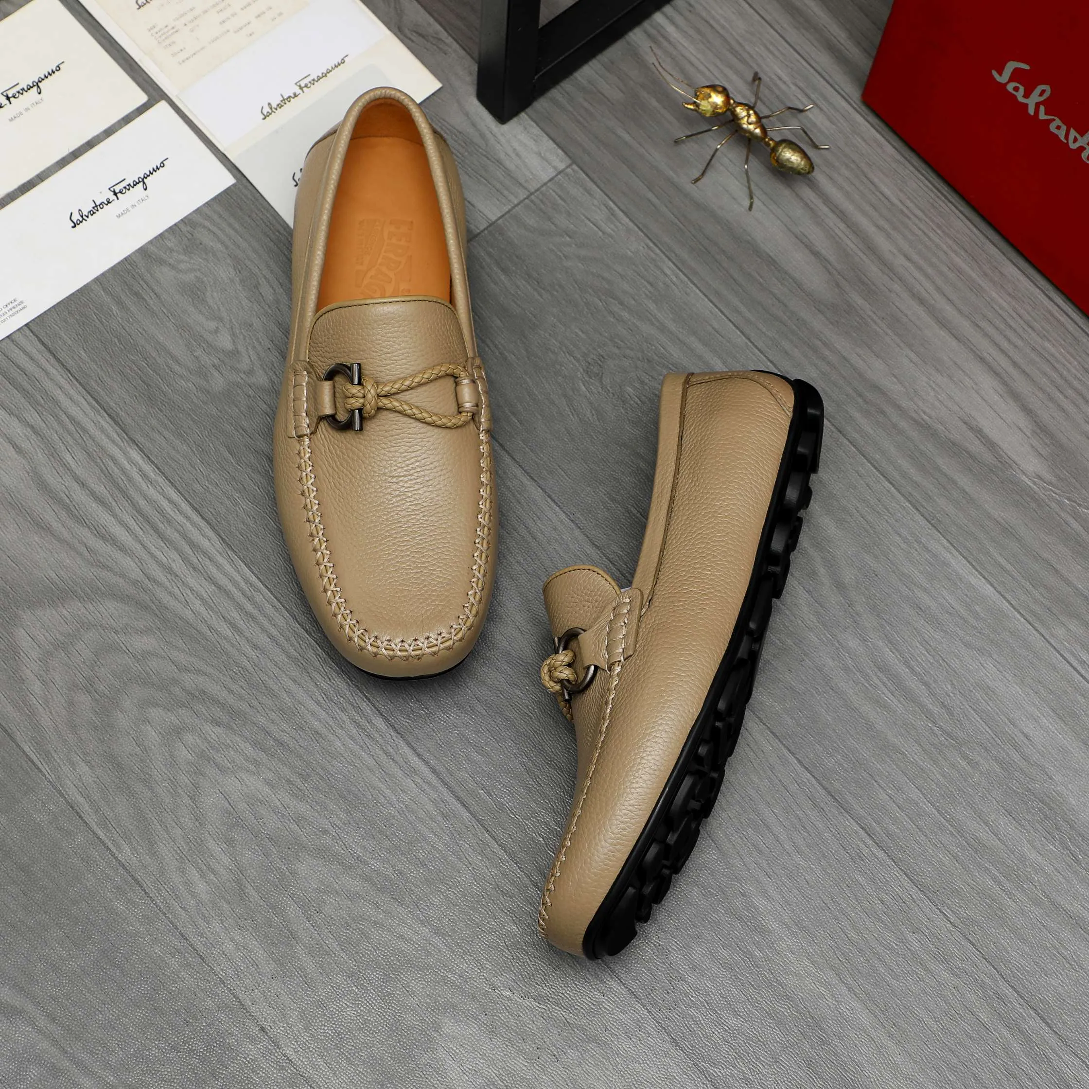 Men's shoes 💰480 Product trademark: Ferragamo "Ferragamo" casual slip-on shoes Regular size: 38-45 (45 is custom-made and non-returnable) Product materials: Selected pebbled cowhide upper, cowhide lining, rubber outsole